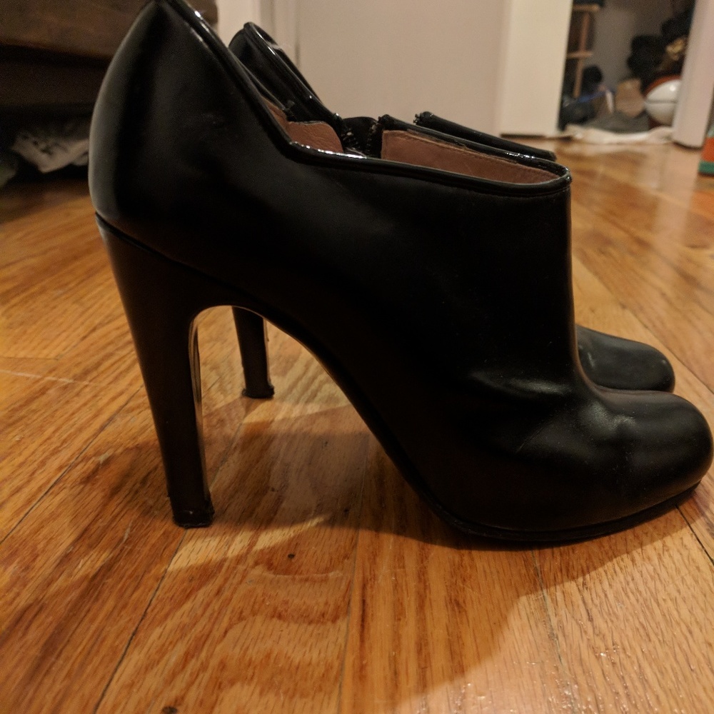 Marc Jacobs black leather bootie, size 7